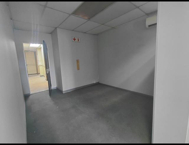 295M² OFFICE TO LET IN OLIVEDALE